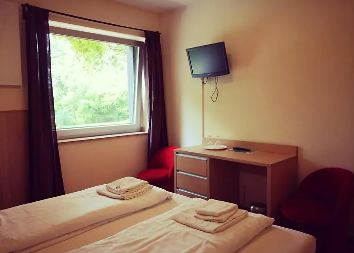 מלון Hotel Mettmann 3*